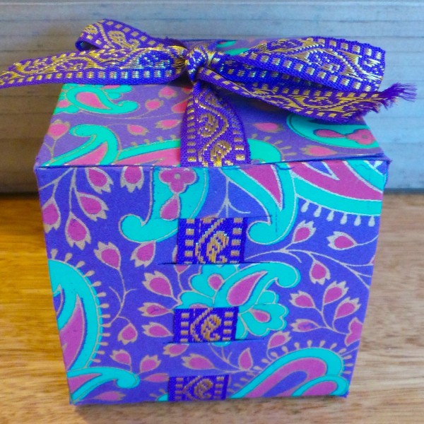 Cube Ribbon Box - Green Paisley